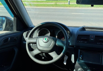 Подержанный автомобиль Skoda Yeti 2011 года (14 фото)