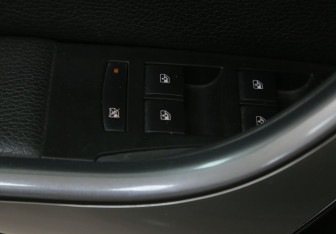 Подержанный автомобиль Opel Astra Sedan 2014 года (17 фото)