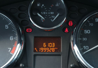 Подержанный автомобиль Peugeot 207 Hatchback 2008 года (17 фото)