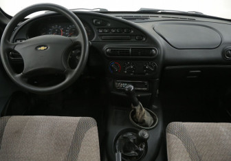 Подержанный автомобиль Chevrolet Niva 2004 года (12 фото)