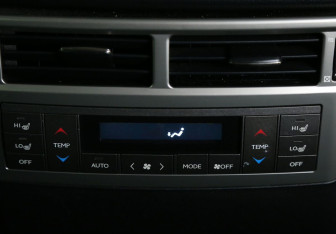 Подержанный автомобиль Lexus LX 2012 года (13 фото)