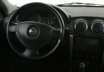 Подержанный автомобиль Nissan Almera Sedan 2014 года (14 фото)