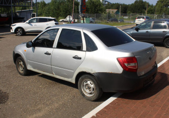 Подержанный автомобиль LADA (ВАЗ) Granta Sedan 2012 года (5 фото)