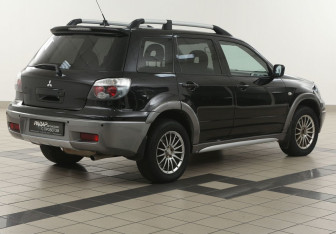 Подержанный автомобиль Mitsubishi Outlander 2006 года (4 фото)