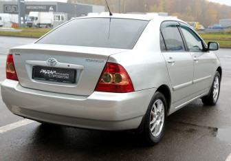 Подержанный автомобиль Toyota Corolla Sedan 2006 года (6 фото)