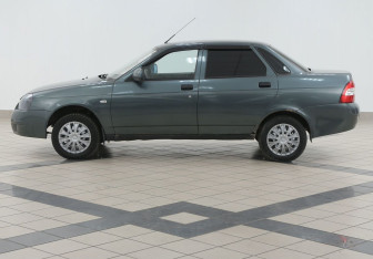 Подержанный автомобиль LADA (ВАЗ) Priora Sedan 2009 года (7 фото)
