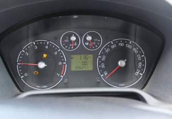 Подержанный автомобиль Ford Fusion 2006 года (15 фото)