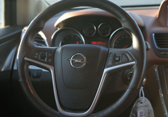 Подержанный автомобиль Opel Mokka 2013 года (16 фото)