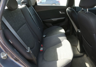 Подержанный автомобиль Kia Rio Sedan 2015 года (8 фото)