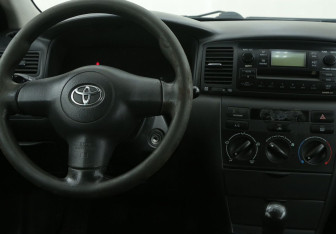 Подержанный автомобиль Toyota Corolla Sedan 2006 года (14 фото)