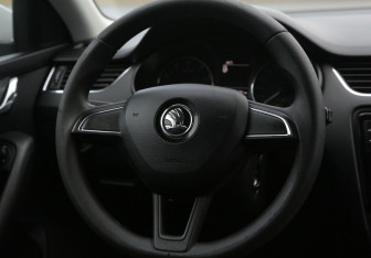 Подержанный автомобиль Skoda Octavia Liftback 2017 года (16 фото)