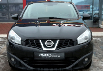 Подержанный автомобиль Nissan Qashqai 2012 года (2 фото)