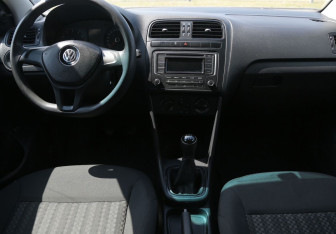 Подержанный автомобиль Volkswagen Polo Sedan 2015 года (12 фото)