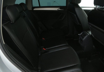 Подержанный автомобиль Volkswagen Tiguan 2019 года (11 фото)