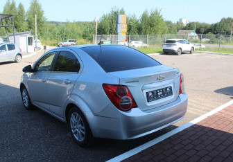 Подержанный автомобиль Chevrolet Aveo Sedan 2012 года (5 фото)