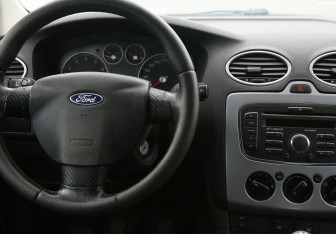 Подержанный автомобиль Ford Focus Sedan 2007 года (14 фото)
