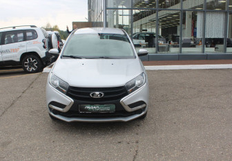 Подержанный автомобиль LADA (ВАЗ) XRAY 2017 года (2 фото)