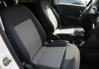 Подержанный автомобиль Volkswagen Polo Sedan 2013 года (10 фото)