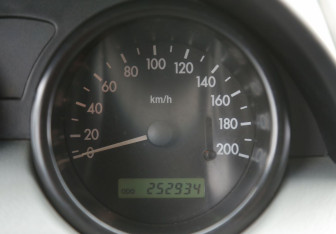 Подержанный автомобиль Chevrolet Aveo Sedan 2004 года (17 фото)