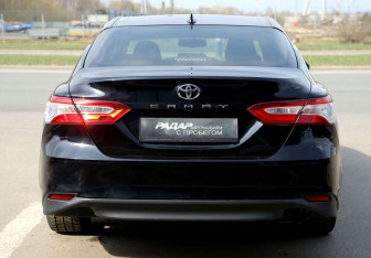 Подержанный автомобиль Toyota Camry Sedan 2018 года (5 фото)