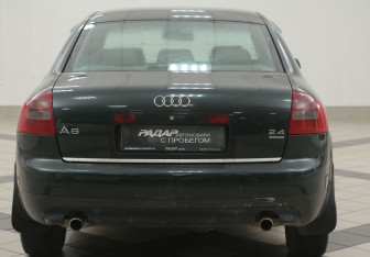 Подержанный автомобиль Audi A6 Sedan 2002 года (3 фото)