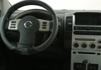 Подержанный автомобиль Nissan Pathfinder 2008 года (14 фото)