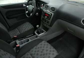 Подержанный автомобиль Ford Focus Hatchback 2008 года (9 фото)