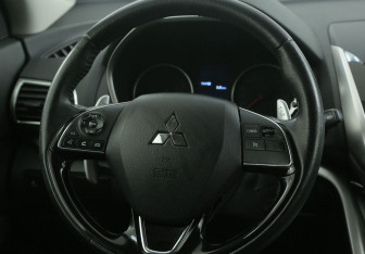 Подержанный автомобиль Mitsubishi Eclipse Cross 2018 года (16 фото)