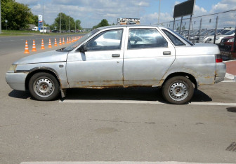 Подержанный автомобиль LADA (ВАЗ) 2110 2001 года (8 фото)