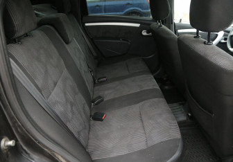 Подержанный автомобиль Renault Logan Sedan 2012 года (11 фото)