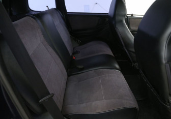 Подержанный автомобиль Chevrolet Niva 2005 года (11 фото)