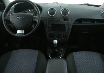 Подержанный автомобиль Ford Fusion 2008 года (12 фото)