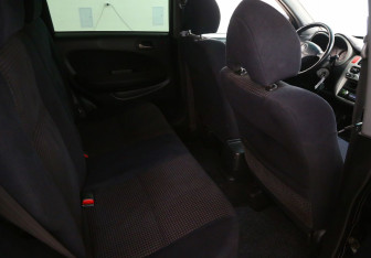 Подержанный автомобиль Honda HR-V 2004 года (8 фото)