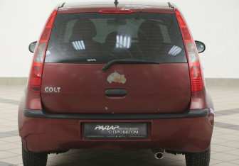 Подержанный автомобиль Mitsubishi Colt Hatchback 2006 года (3 фото)