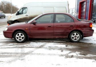 Подержанный автомобиль Kia Spectra Sedan 2006 года (8 фото)