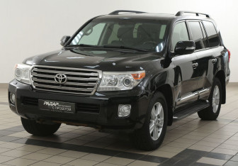 Подержанный автомобиль Toyota Land Cruiser Suv 2013 года (8 фото)