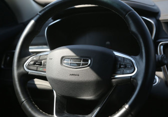 Подержанный автомобиль Geely Atlas Pro 2022 года (16 фото)