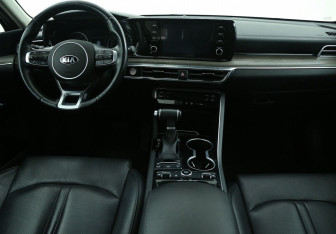Подержанный автомобиль Kia K5 2020 года (22 фото)