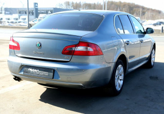 Подержанный автомобиль Skoda Superb Liftback 2011 года (6 фото)