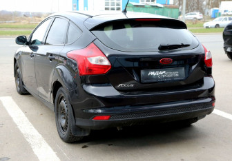 Подержанный автомобиль Ford Focus Hatchback 2011 года (4 фото)