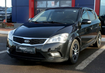 Подержанный автомобиль Kia Ceed Hatchback 2012 года (3 фото)