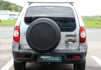 Подержанный автомобиль Chevrolet Niva 2009 года (5 фото)