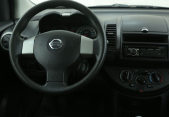 Подержанный автомобиль Nissan Note 2012 года (14 фото)