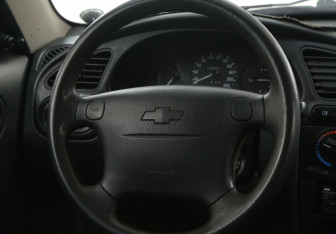 Подержанный автомобиль Chevrolet Lanos 2008 года (16 фото)