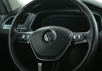 Подержанный автомобиль Volkswagen Tiguan 2020 года (16 фото)