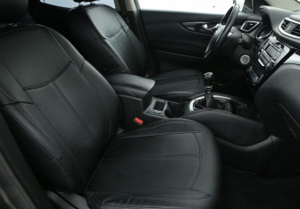 Подержанный автомобиль Nissan Qashqai 2015 года (10 фото)