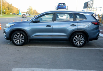 Подержанный автомобиль Chery Tiggo 8 2021 года (8 фото)
