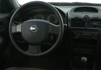 Подержанный автомобиль Nissan Almera Classic 2006 года (14 фото)