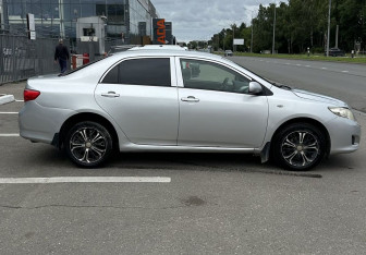 Подержанный автомобиль Toyota Corolla Sedan 2008 года (4 фото)