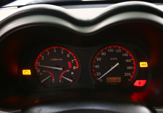 Подержанный автомобиль Honda HR-V 2004 года (12 фото)